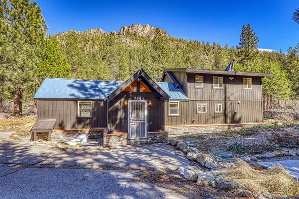$1,095,000 | 7594-7598 River Road, Truckee, CA 96161