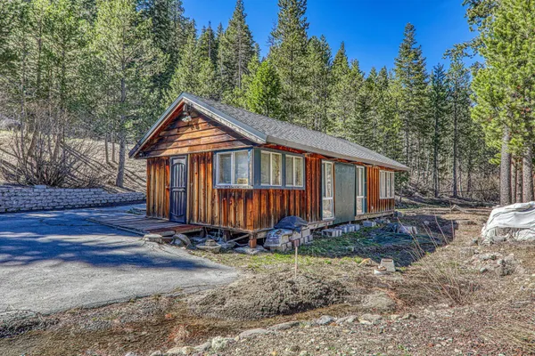 $1,095,000 | 7594-7598 River Road, Truckee, CA 96161