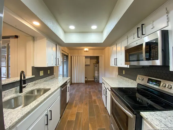 $1,975 | 11039 Whisper Valley Street, San Antonio, TX 78230