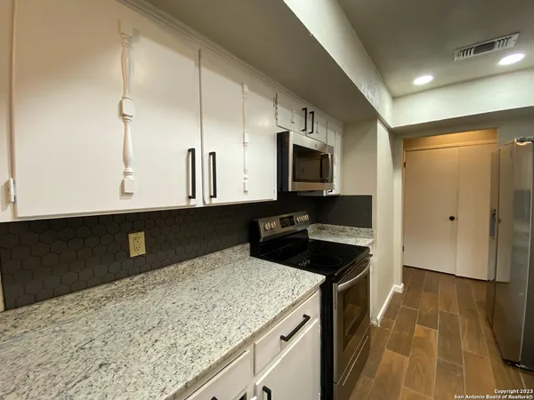 $1,975 | 11039 Whisper Valley Street, San Antonio, TX 78230