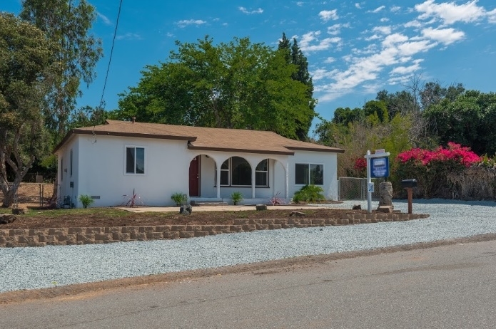 9214 Carthay Circle Spring Valley, CA 91977 - Photo 2 of 24 Gallery Image 2