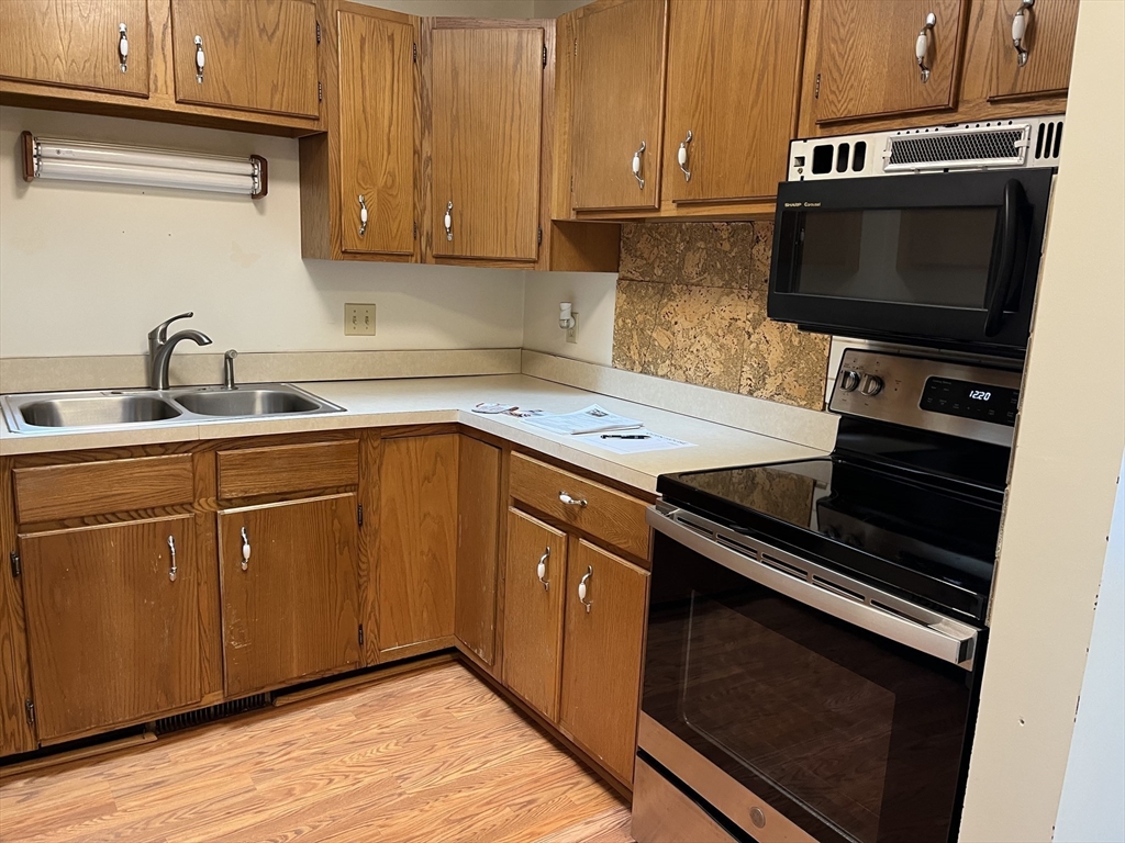 51 Londonderry Road, Unit 51 Grafton, MA 01519 - Photo 13 of 32