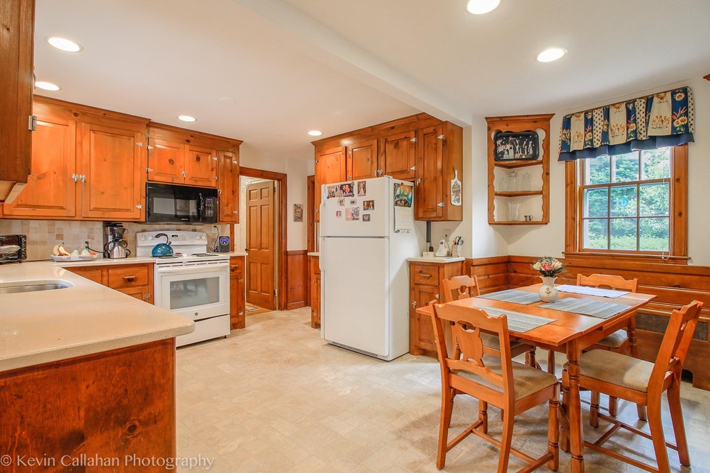 14 Meadowview Road Melrose, MA 02176 - Photo 13 of 30 Gallery Image 13