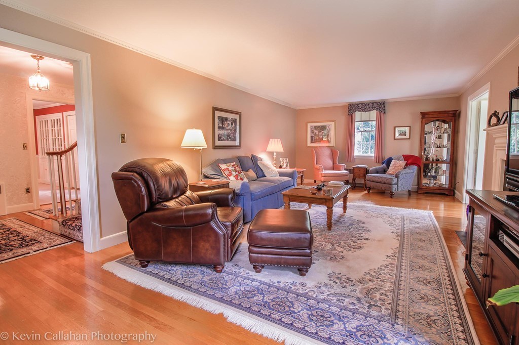 14 Meadowview Road Melrose, MA 02176 - Photo 4 of 30 Gallery Image 4