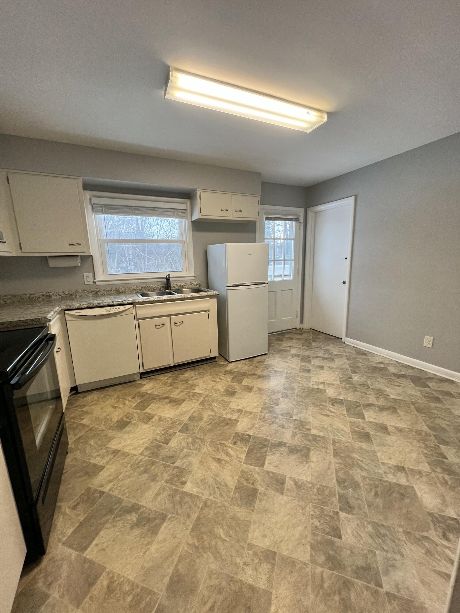 125-127 Greenbriar Road Lexington, KY 40503 - Photo 6 of 19 IMG_0677