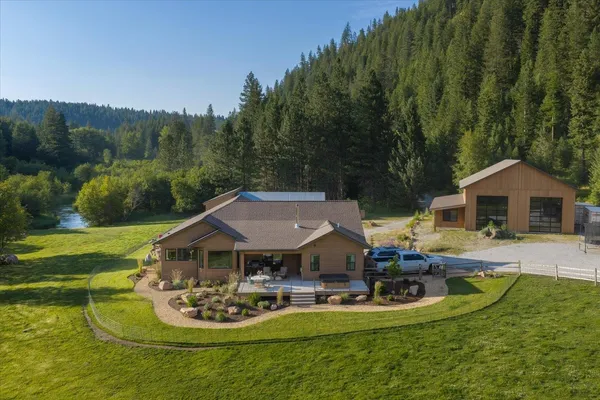 $2,500,000 | 822 Little Spokane River Road, Newport, WA 99156