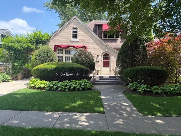 $1,199,999 | 411 North Belmont Avenue, Arlington Heights, IL 60004
