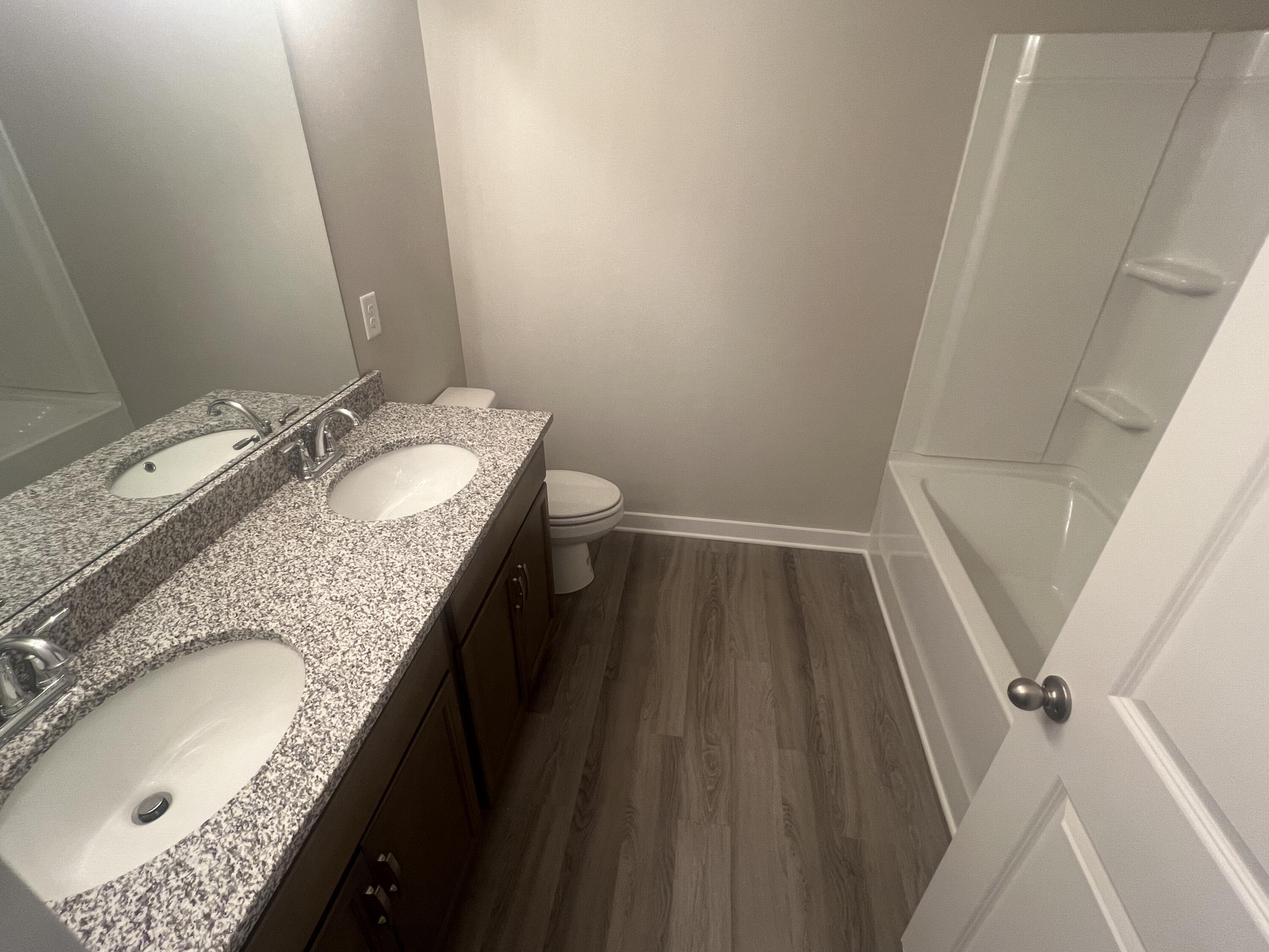 9114 Fuller Road, Unit 4 Chattanooga, TN 37421 - Photo 17 of 25 Upstairs Full Bathroom
