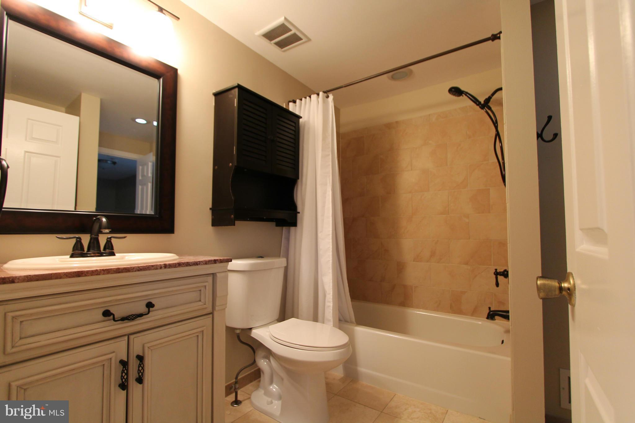 5837 Canvasback Road Burke, VA 22015 - Photo 11 of 23 Bath