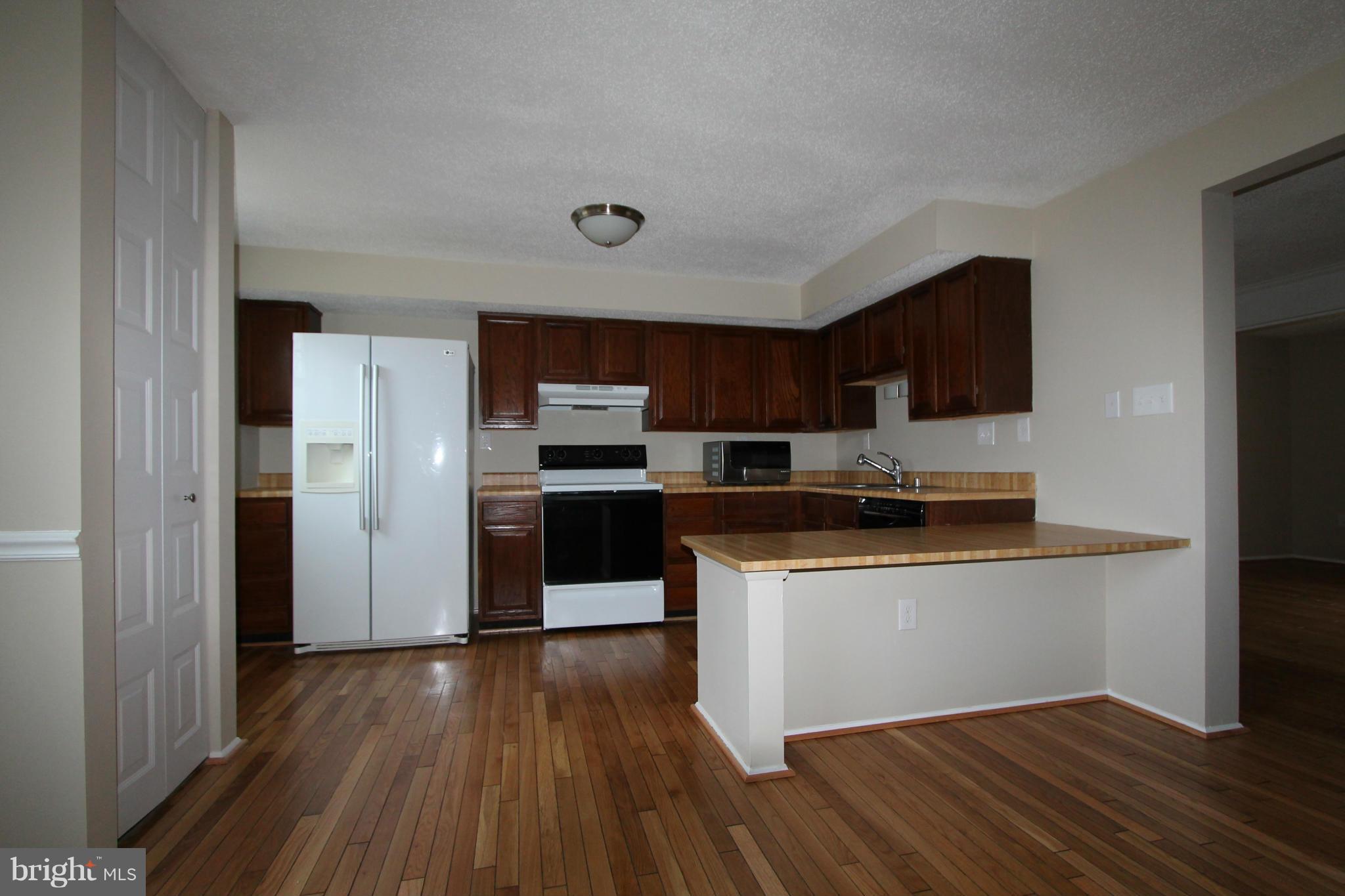 5837 Canvasback Road Burke, VA 22015 - Photo 7 of 23 Kitchen