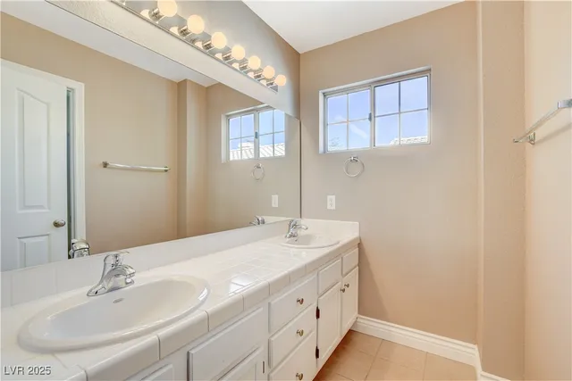 $1,994 | 1420 North Astronomy Circle, Las Vegas, NV 89128