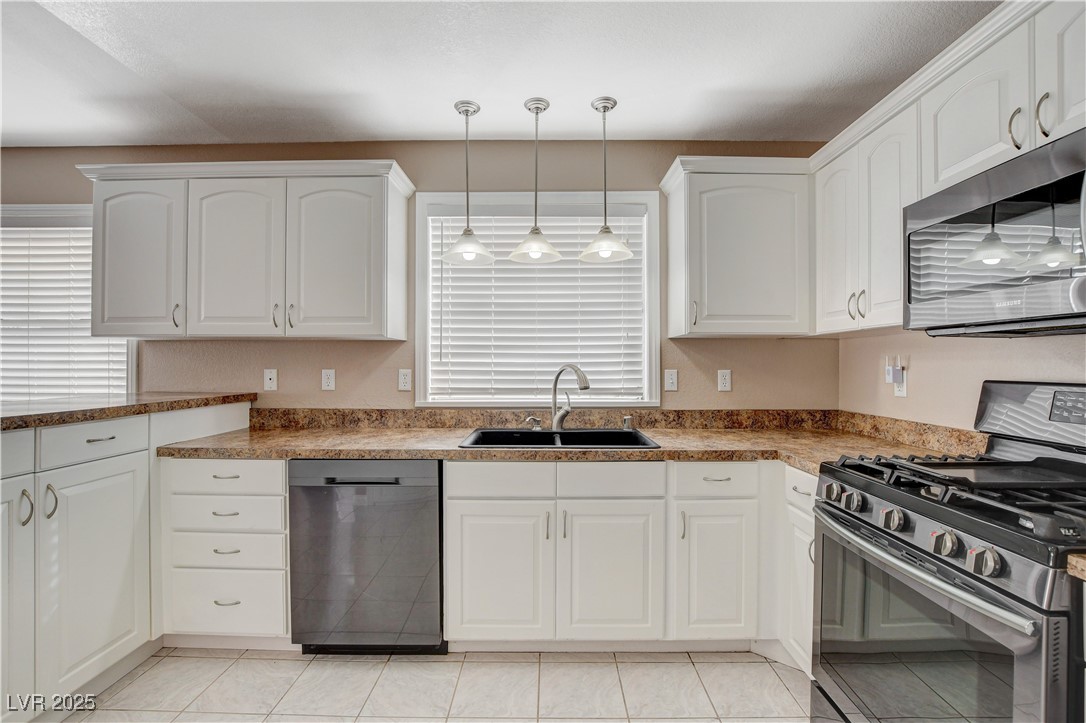 1420 North Astronomy Circle Las Vegas, NV 89128 - Photo 2 of 21