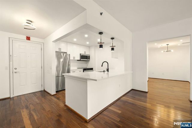 $620,000 | 3109 City Place, Edgewater, NJ 07020