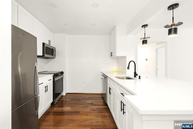 $620,000 | 3109 City Place, Edgewater, NJ 07020