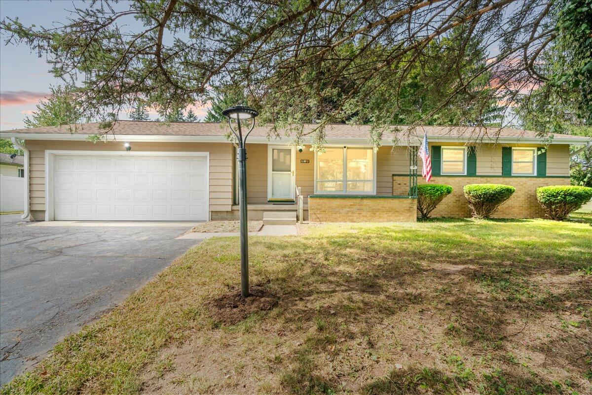 7958 Hively Road Jackson, MI 49201 - Photo 1 of 34 01-Media Jett - 38