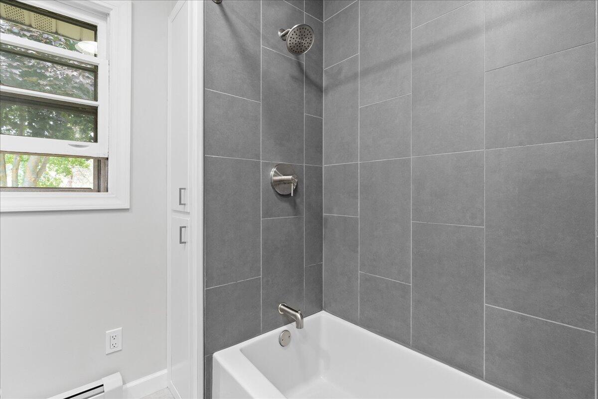 7958 Hively Road Jackson, MI 49201 - Photo 14 of 34 24-Media Jett - 13