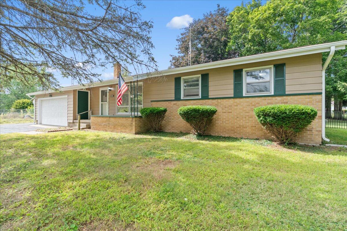 7958 Hively Road Jackson, MI 49201 - Photo 2 of 34 12-Media Jett - 39