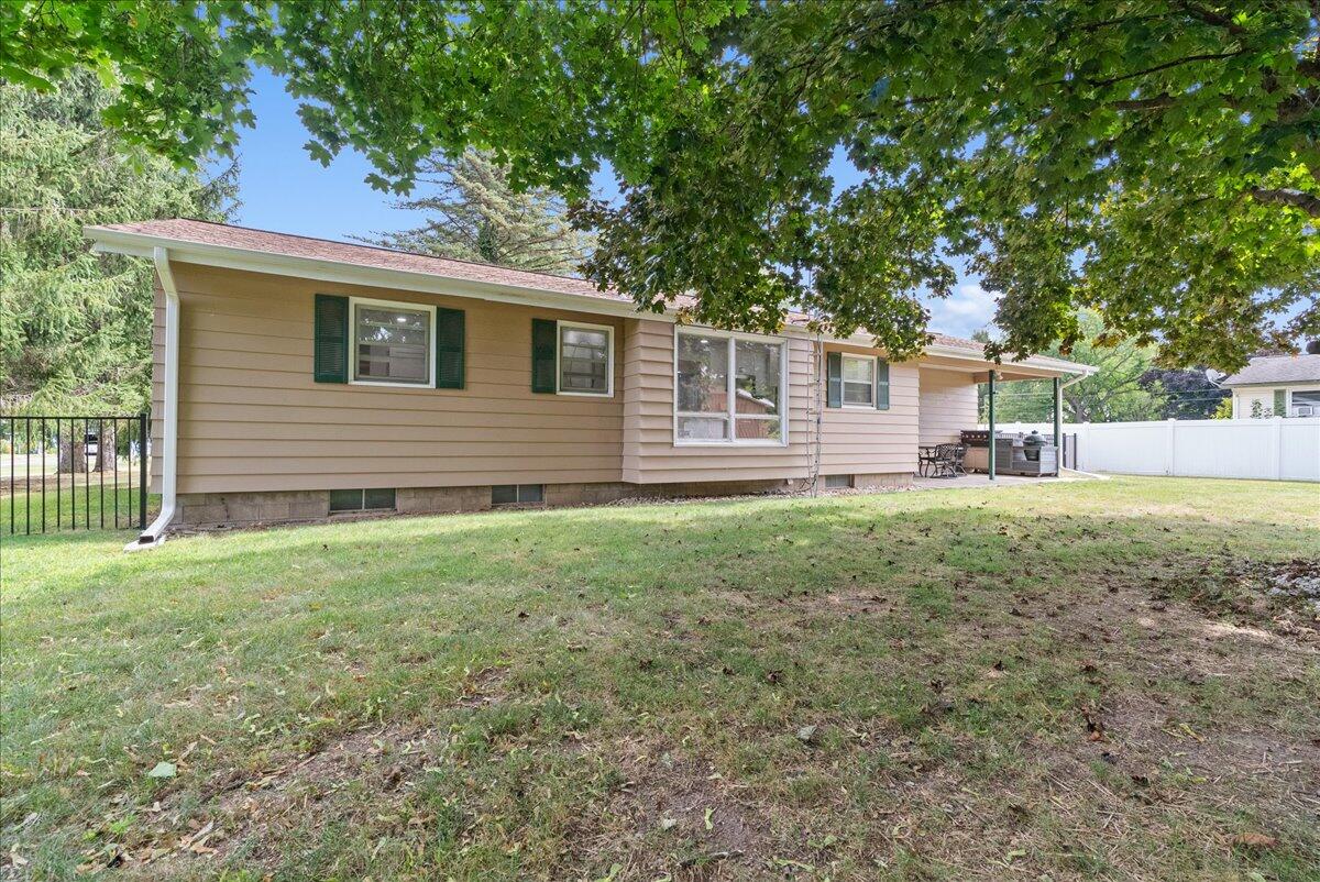 7958 Hively Road Jackson, MI 49201 - Photo 24 of 34 38-Media Jett - 33
