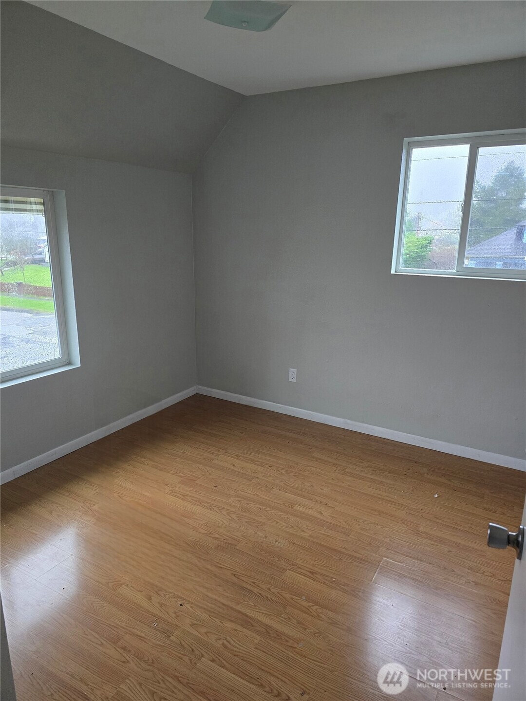 1205 Cedar Street Raymond, WA 98577 - Photo 8 of 8 an empty room with a window