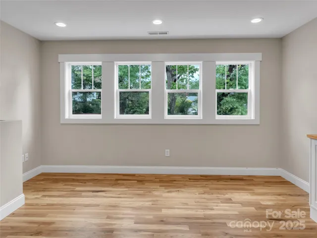 a view of empty room with window