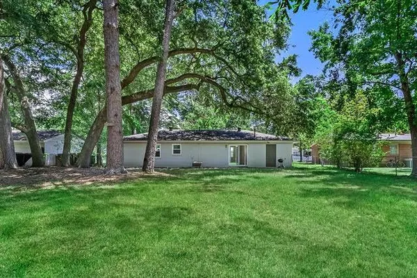 $1,800 | 207 Walnut Street, Mandeville, LA 70471