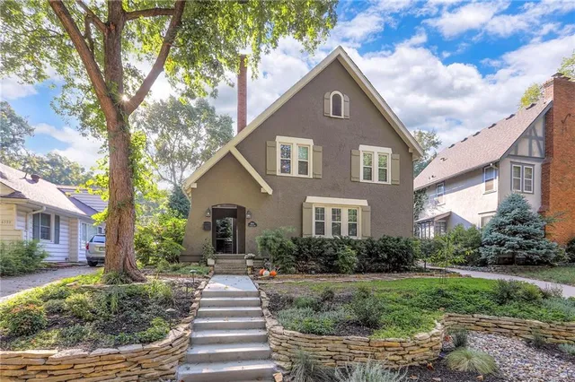 $465,000 | 6541 Edgevale Road, Kansas City, MO 64113