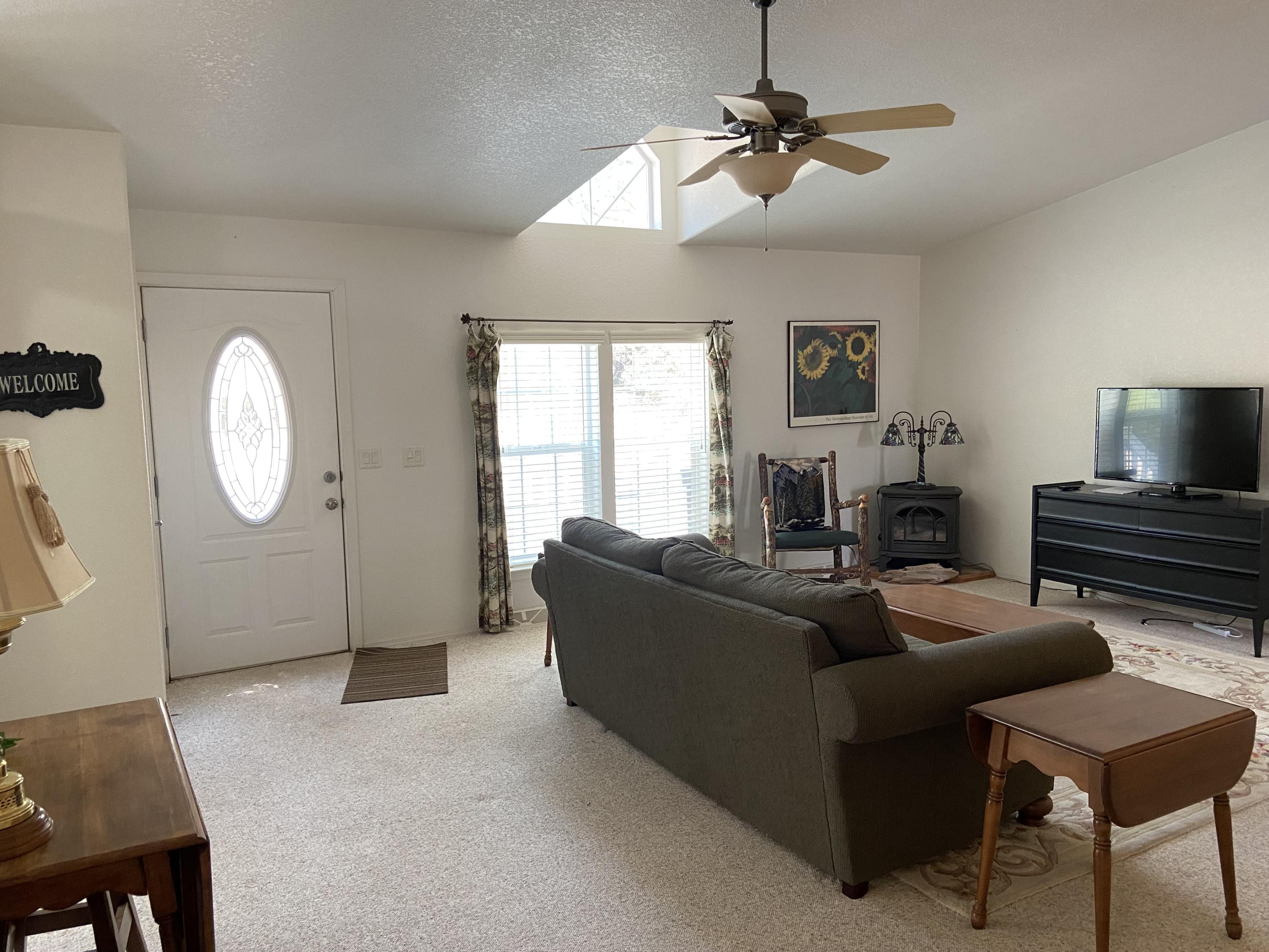 40844 Ferndale Drive Three Rivers, CA 93271 - Photo 6 of 38 Living room and front door