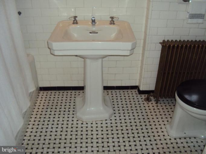 4210 Fordham Road Baltimore, MD 21229 - Photo 3 of 26 Bath #1