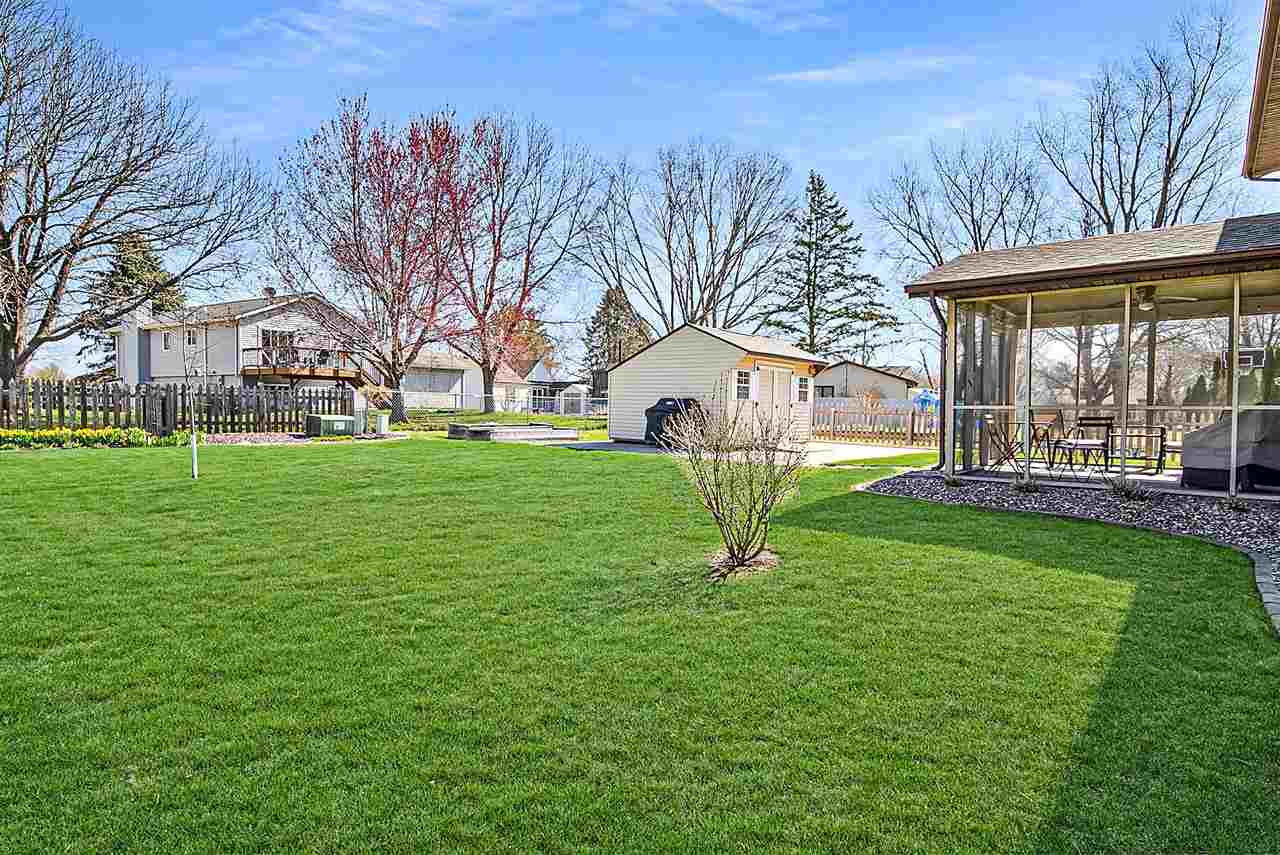 609 Holiday Road Coralville, IA 52241 - Photo 3 of 35 Gallery Image 3