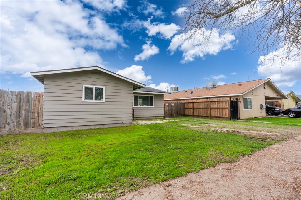 92 East 12th Street Merced, CA 95341 - Photo 4 of 29