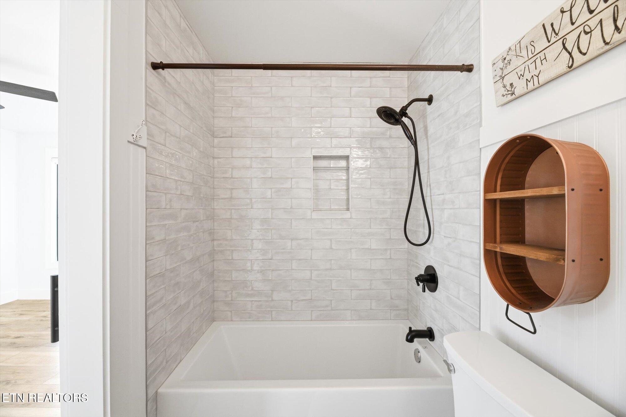 304 Oran Road Knoxville, TN 37934 - Photo 25 of 56 Master bathroom