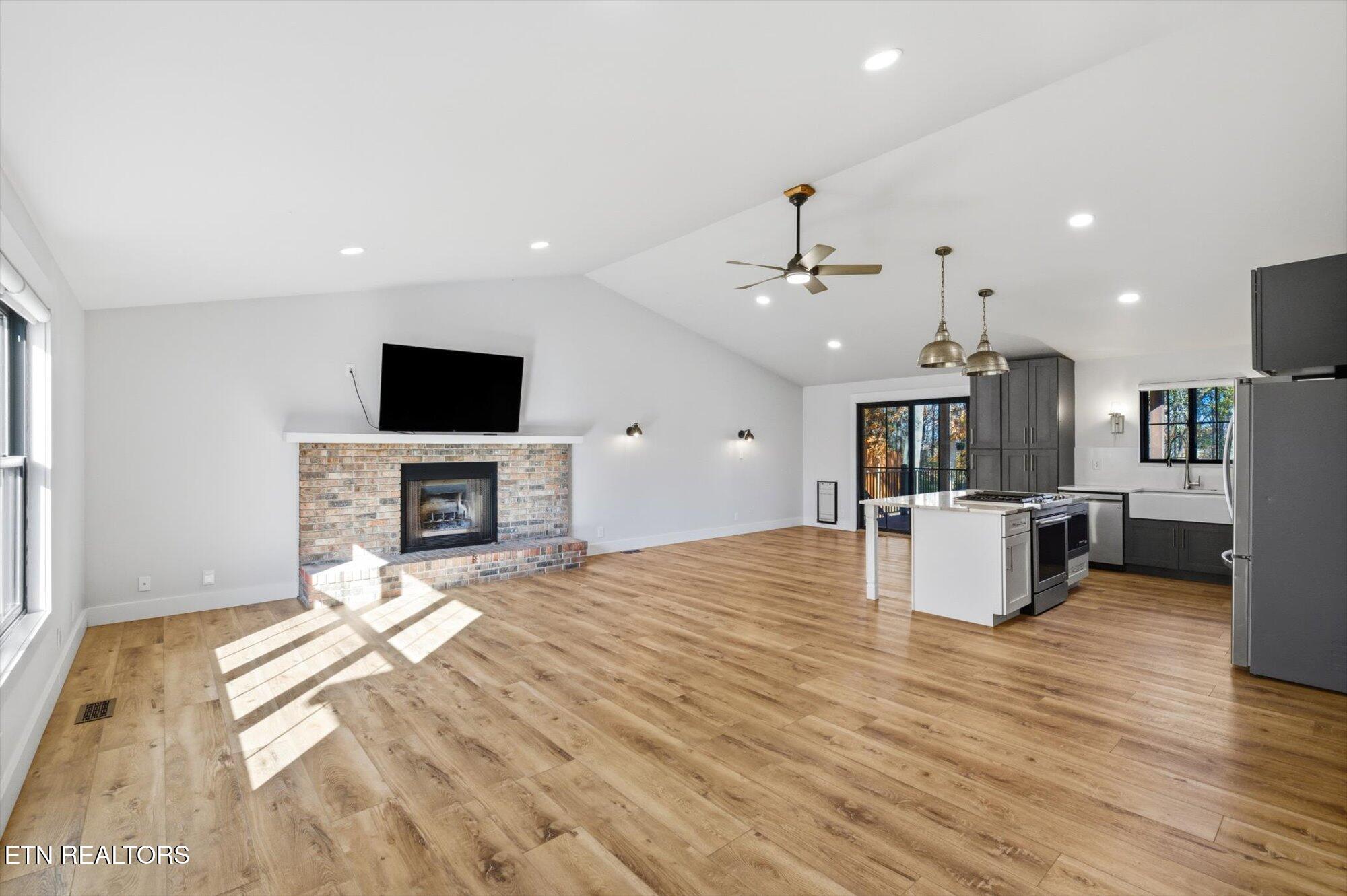 304 Oran Road Knoxville, TN 37934 - Photo 7 of 56 Living room
