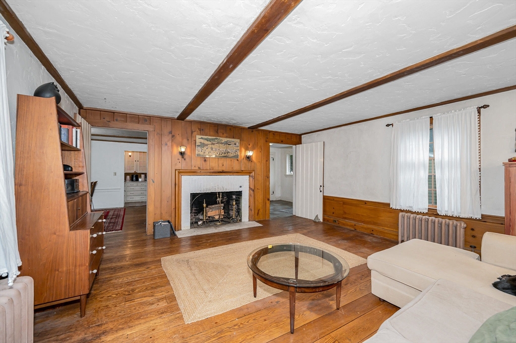 39 Holman Road Newton, MA 02466 - Photo 4 of 42