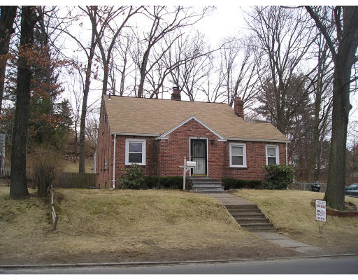301 Harkness Avenue Springfield, MA 01118 - Photo 2 of 13