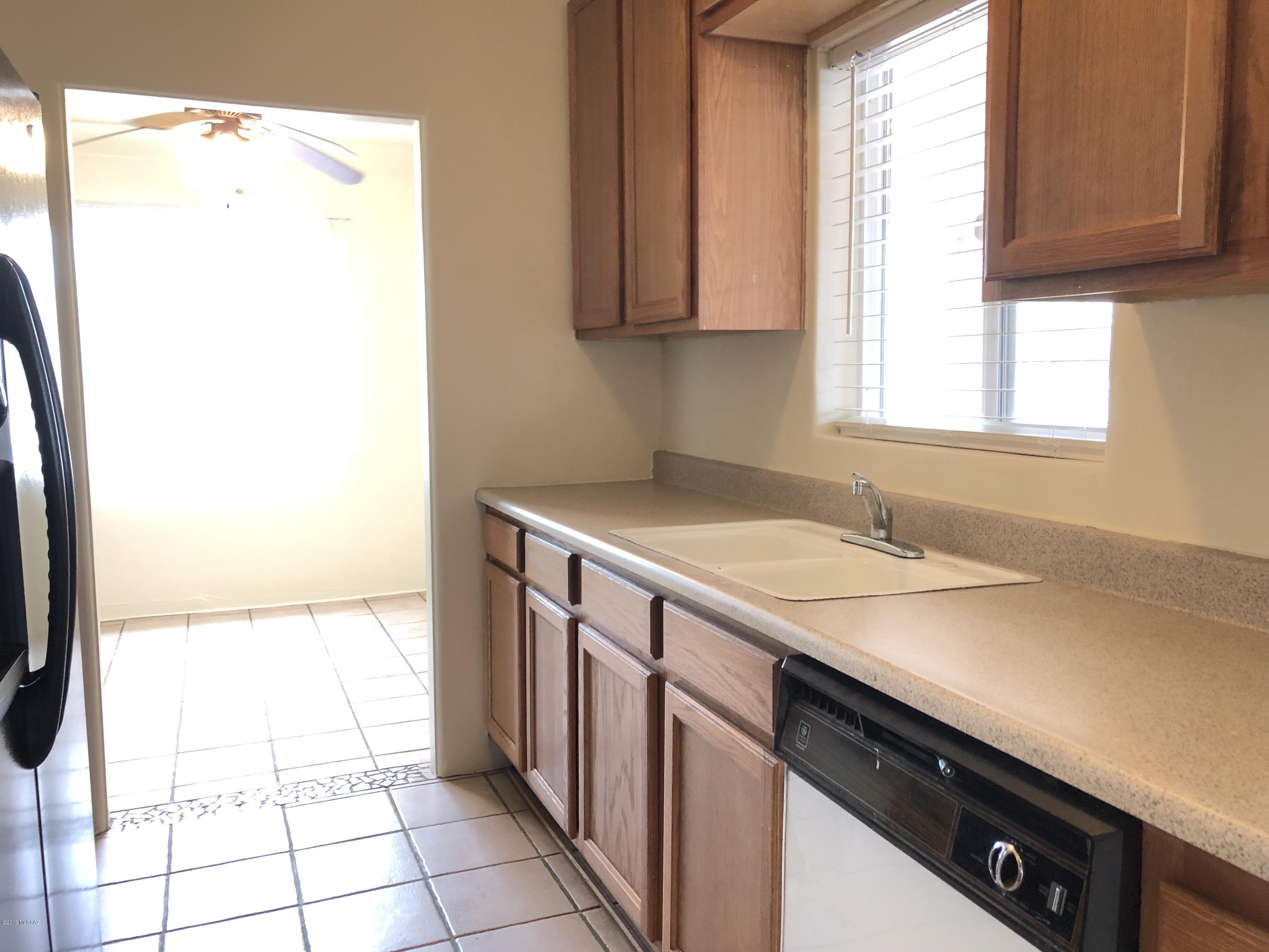 620 North Santa Rosa Avenue Tucson, AZ 85711 - Photo 4 of 16