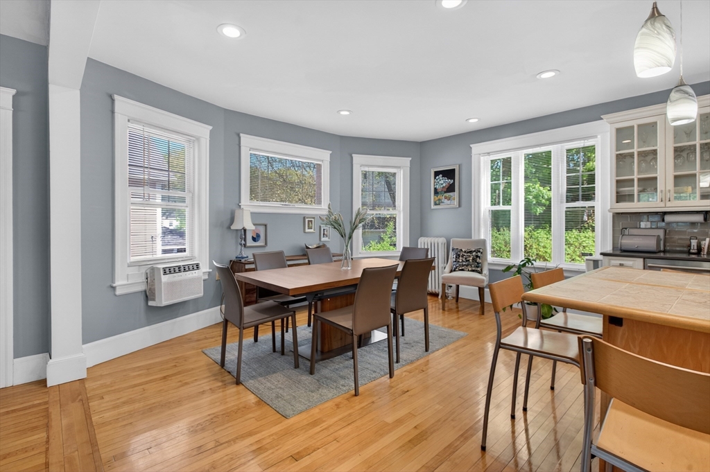 962 Pleasant Street Worcester, MA 01602 - Photo 6 of 32