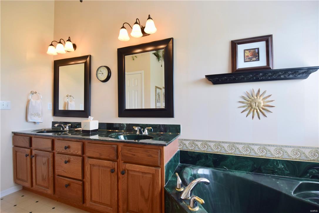 5316 Quercus Grove Road Edwardsville, IL 62025 - Photo 13 of 39