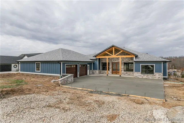 $825,000 | 31291 Los Breezes Circle, Rocky Mount, MO 65072