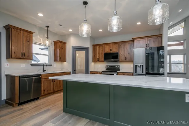 $825,000 | 31291 Los Breezes Circle, Rocky Mount, MO 65072