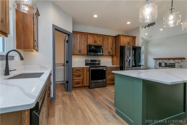 $825,000 | 31291 Los Breezes Circle, Rocky Mount, MO 65072