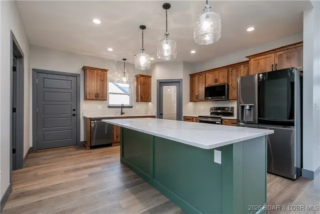 $825,000 | 31291 Los Breezes Circle, Rocky Mount, MO 65072