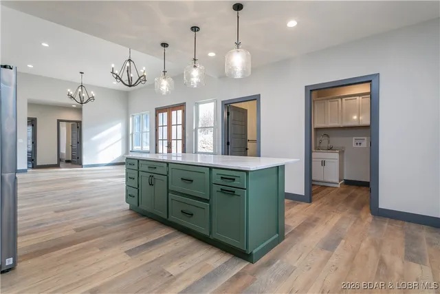 $815,000 | 31291 Los Breezes Circle, Rocky Mount, MO 65072