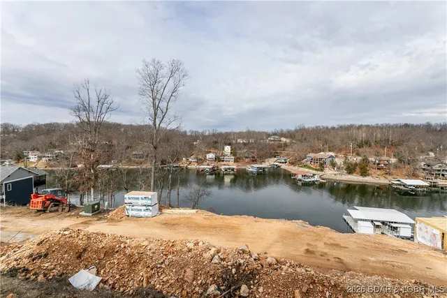 $825,000 | 31291 Los Breezes Circle, Rocky Mount, MO 65072