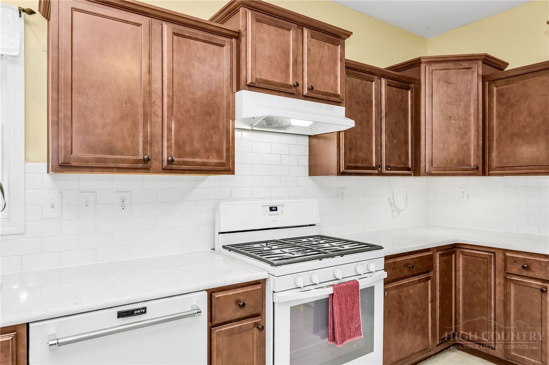 324 Hidden Spring Road West Jefferson, NC 28694 - Photo 15 of 38