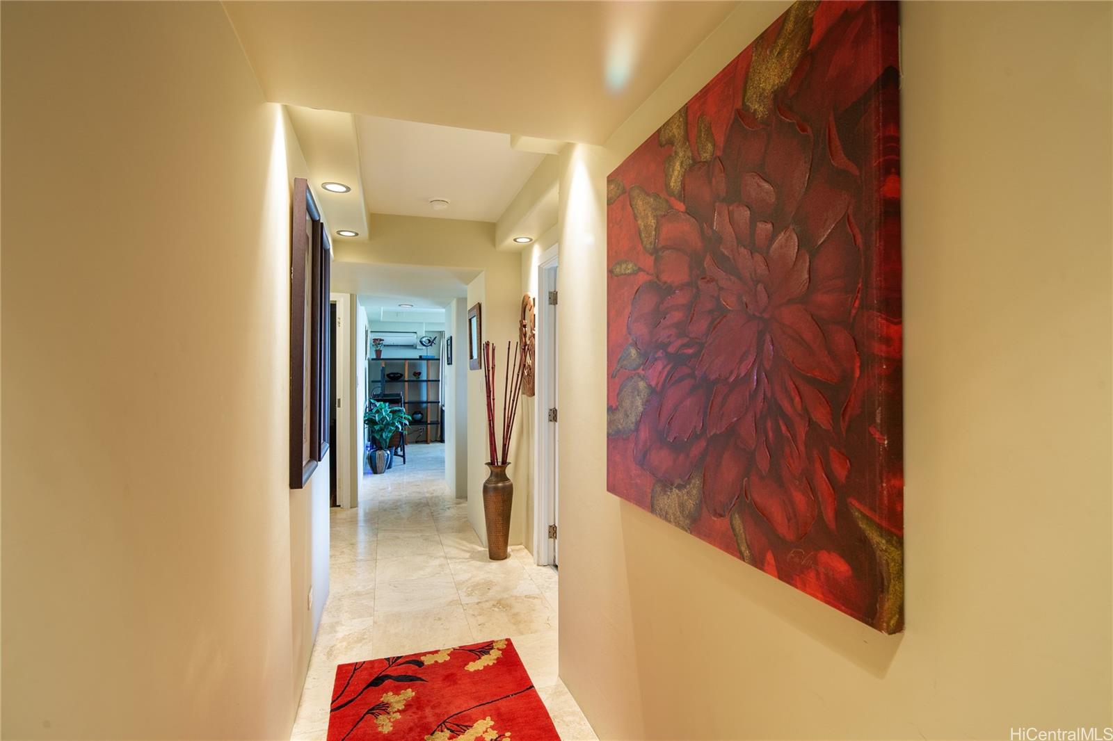 240 Makee Road, Unit 12C Honolulu, HI 96815 - Photo 14 of 21 Entry hallway