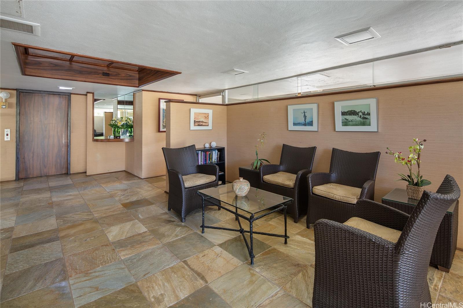 240 Makee Road, Unit 12C Honolulu, HI 96815 - Photo 16 of 21 Lobby entry