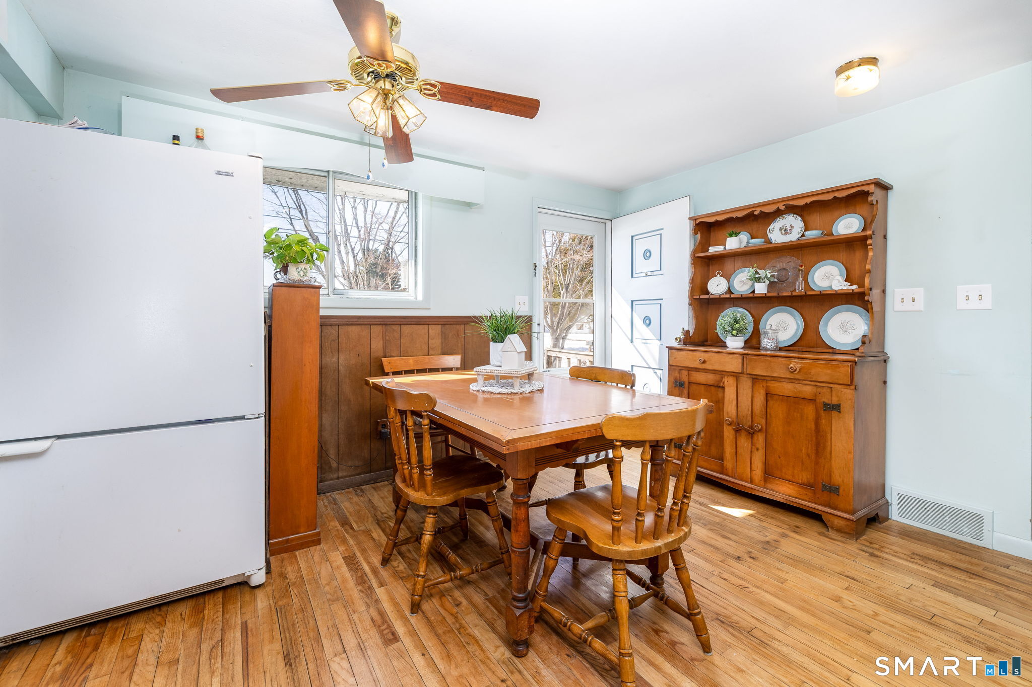 4 Lewis Street Simsbury, CT 06081 - Photo 7 of 30