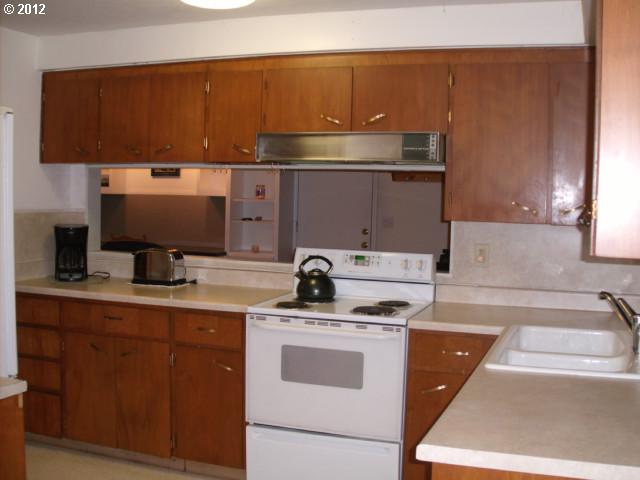 17465 Southeast Valley View Road Portland, OR 97267 - Photo 14 of 16 Gallery Image 14