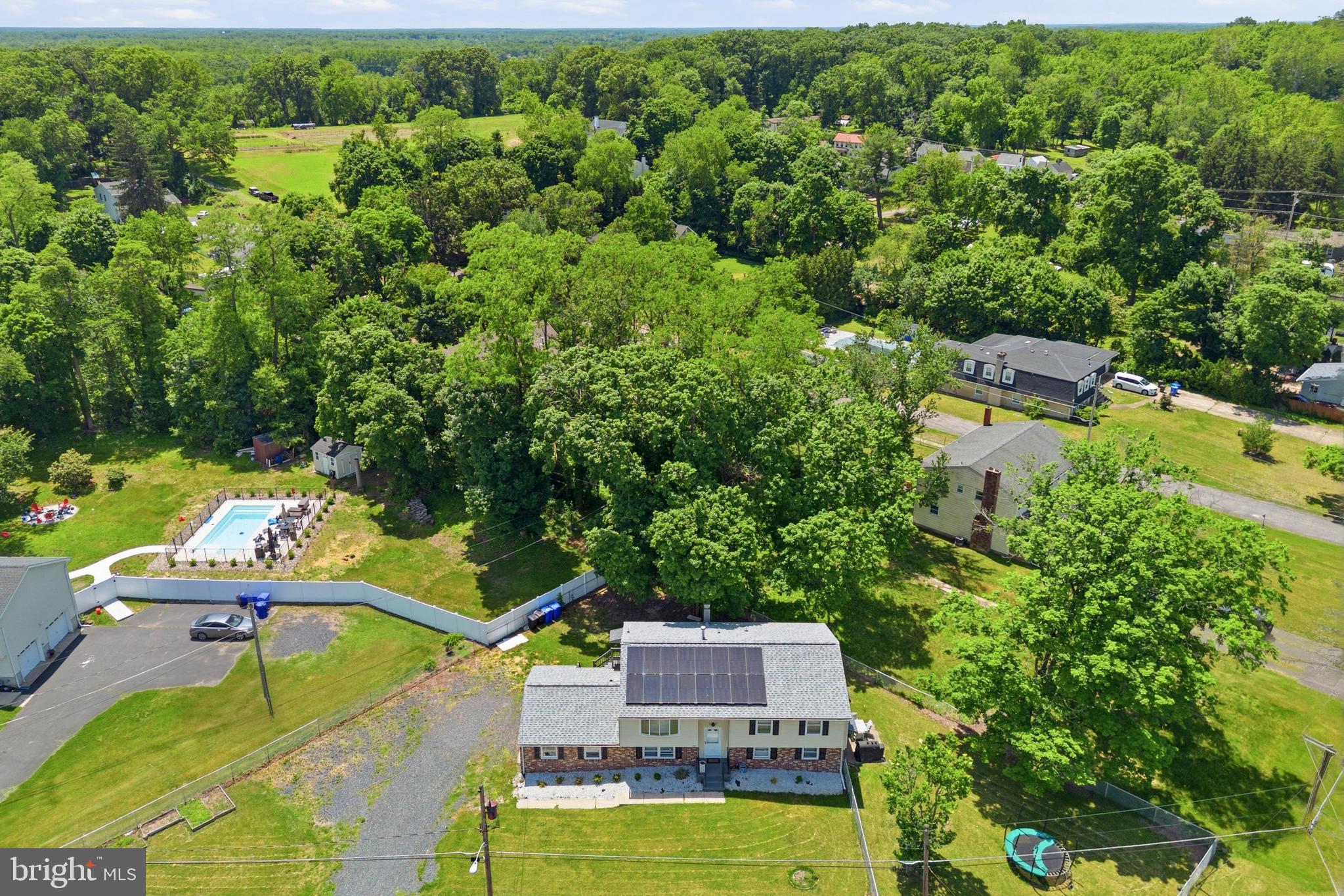 410 Lewistown Road Columbus, NJ 08022 - Photo 3 of 35