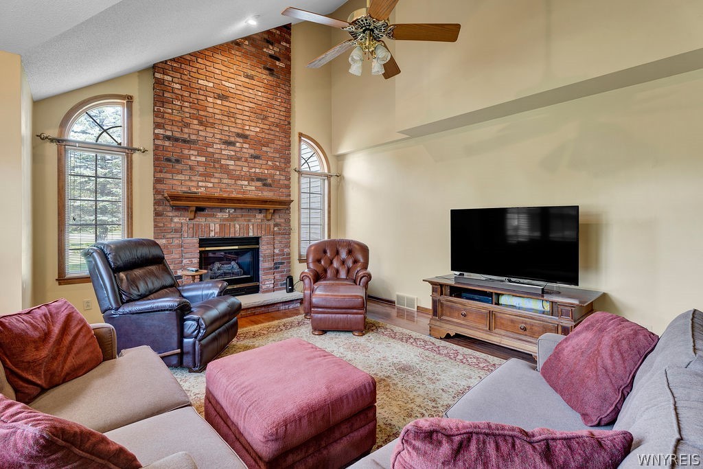4815 Tonawanda Creek Road Pendleton, NY 14120 - Photo 19 of 49 Living room